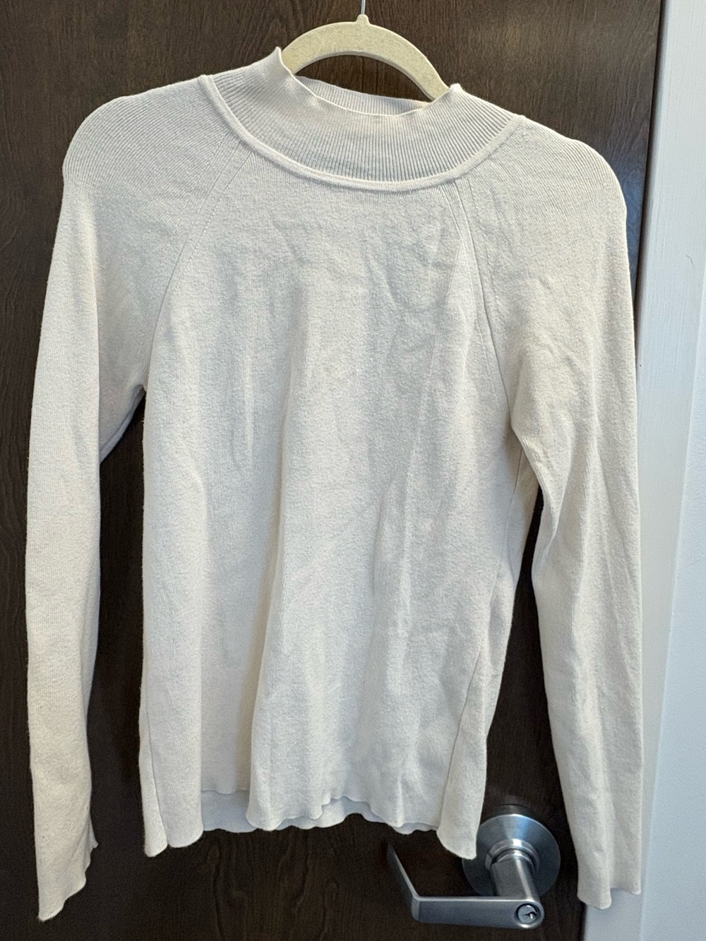 Banana Republic Cream Sweater With Sexy V-Neck Back Size Small